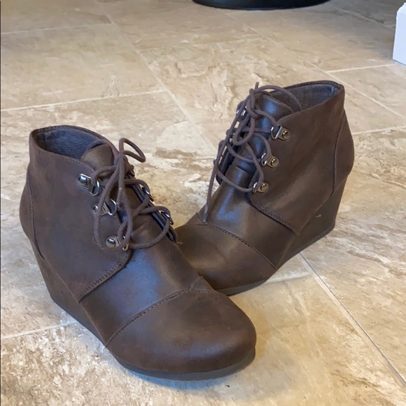 Soda Shoes - Brown boot wedges